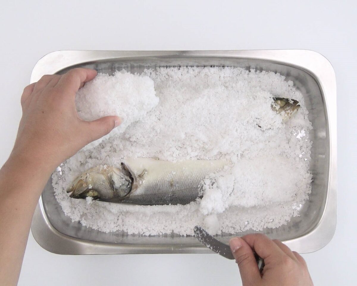 Lubina a la sal y al horno