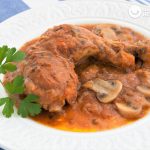 Guiso de pollo con champiñones