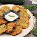 Buñuelos de calabacín crujientes. Receta fácil y rápida para un picoteo perfecto