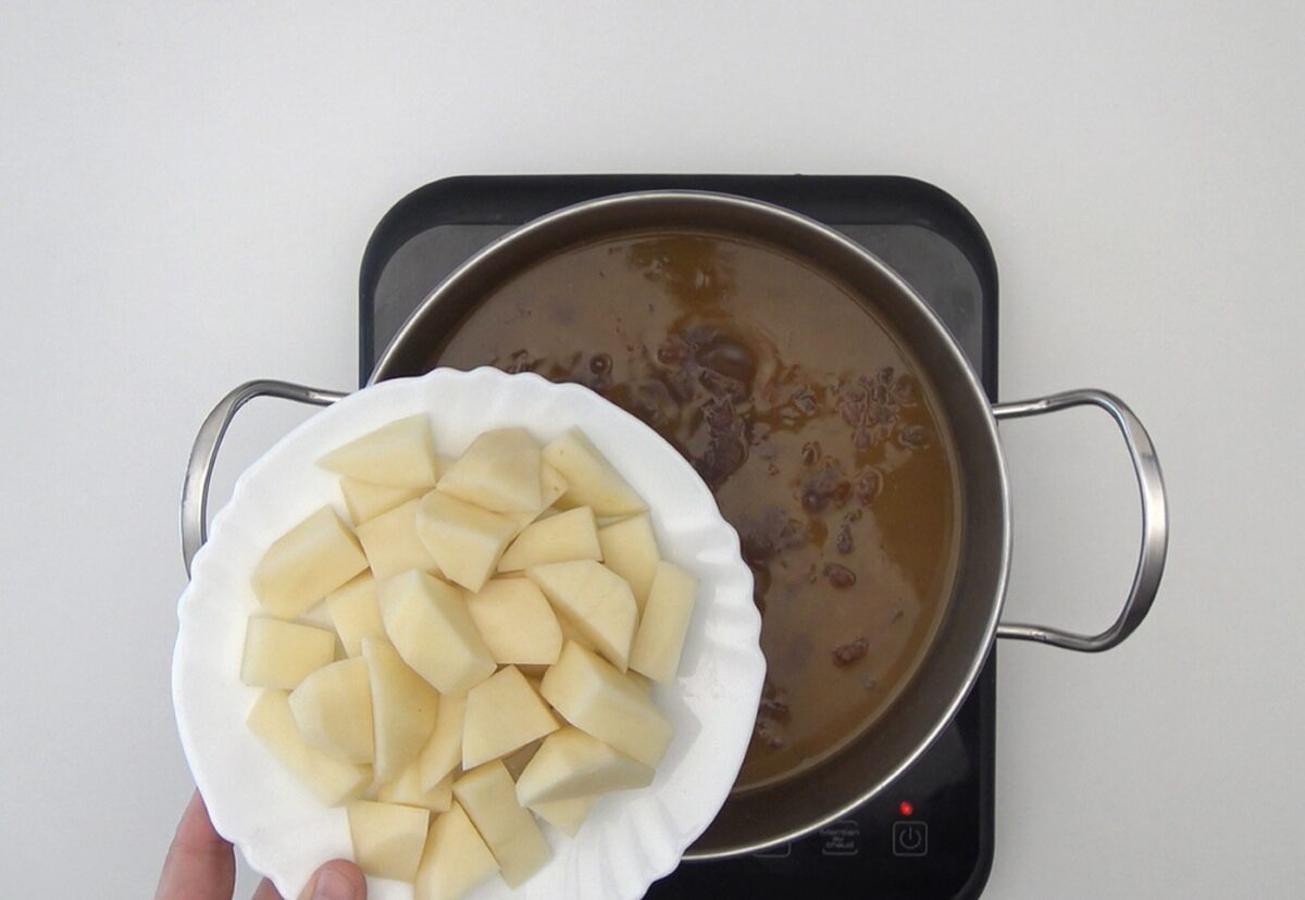 Estofado de carne con morcillo