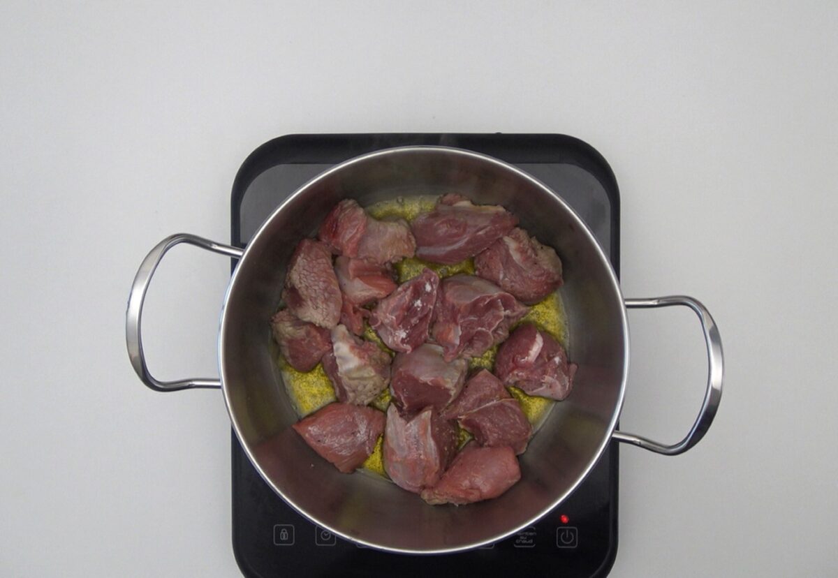 Estofado de carne con morcillo