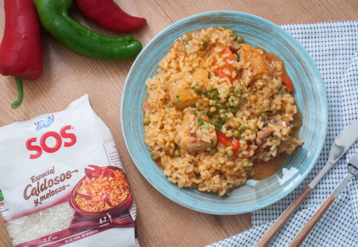 Arroz caldoso con pollo en cazuela
