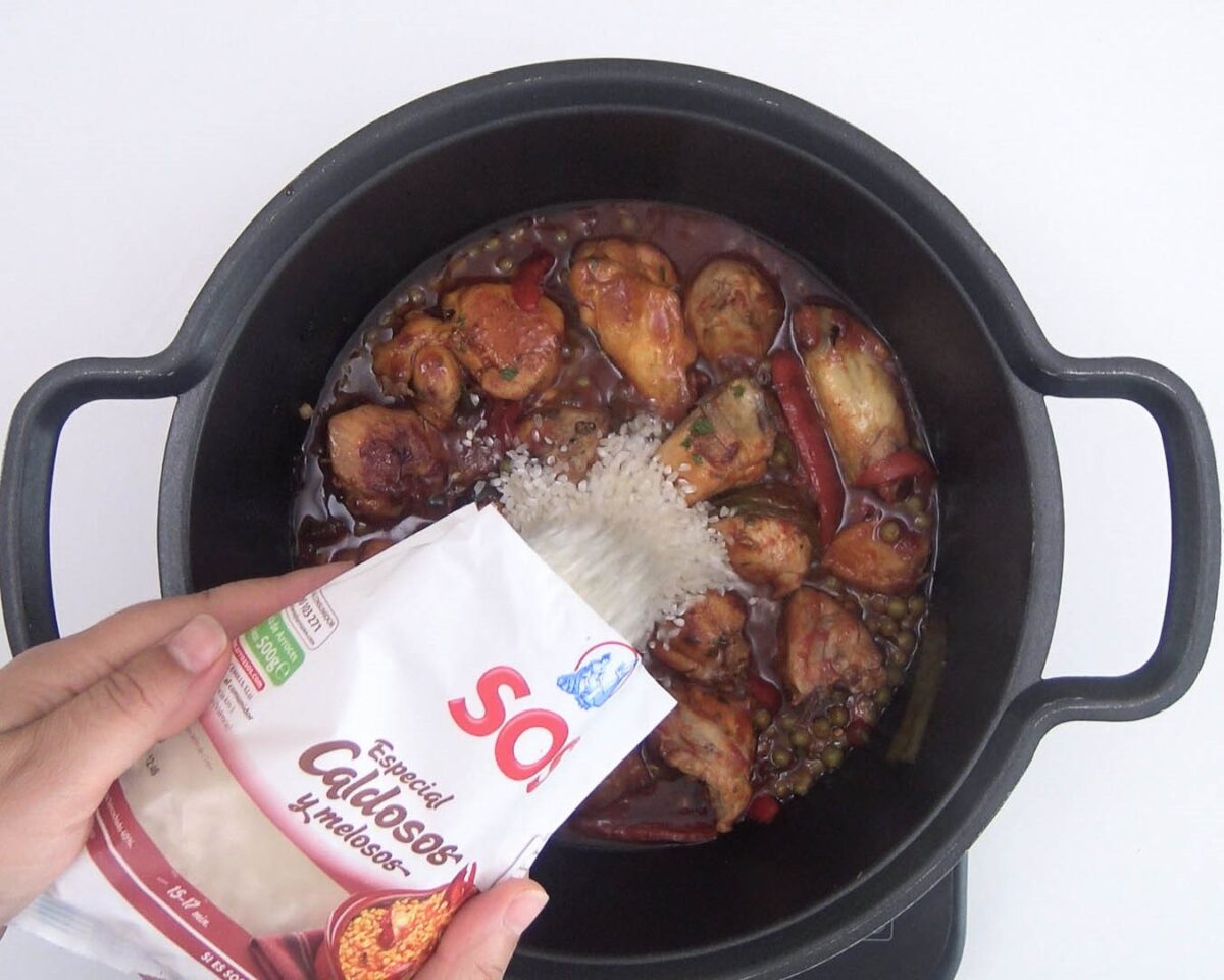 Arroz caldoso con pollo en cazuela