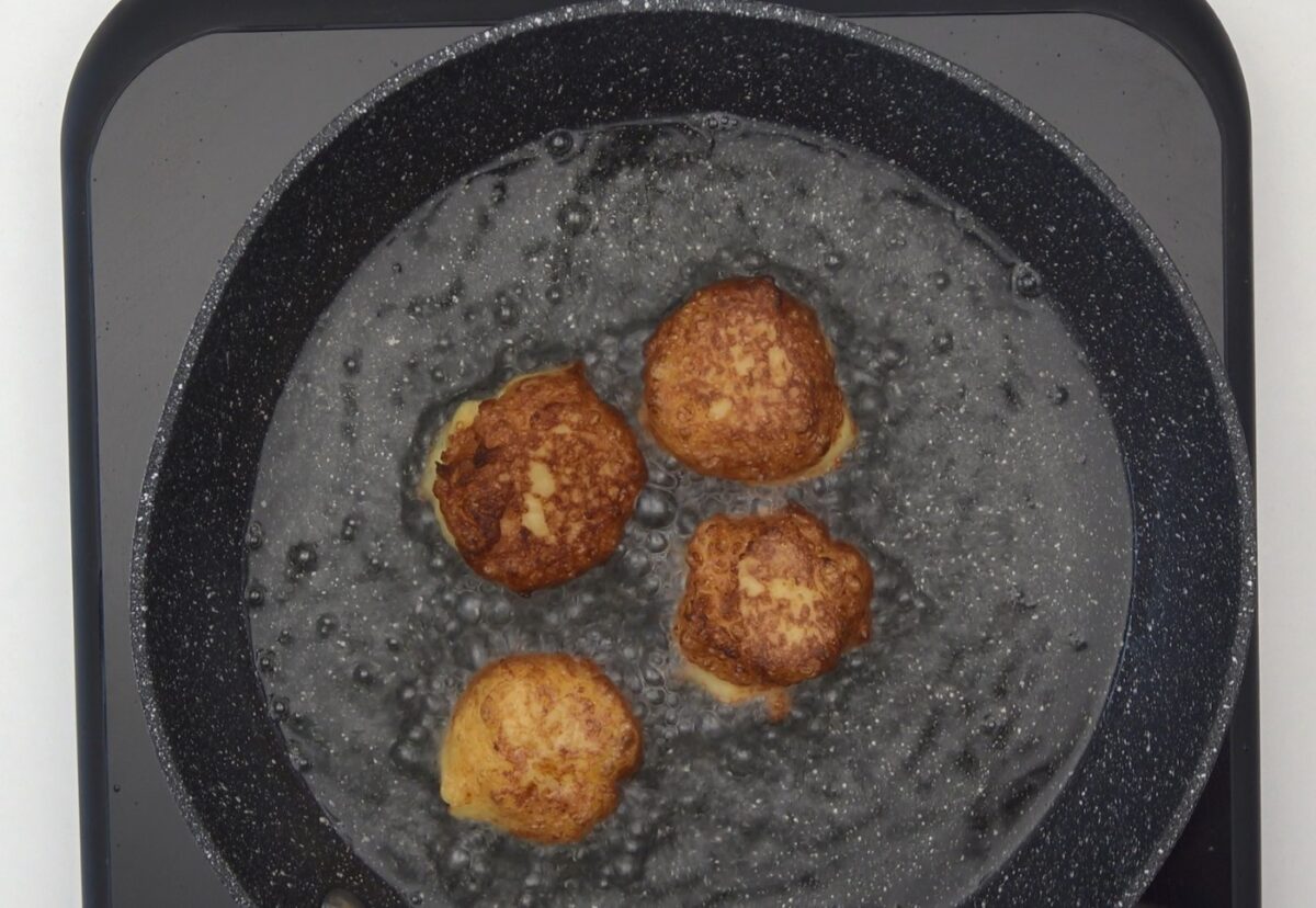 Buñuelos dulces fritos