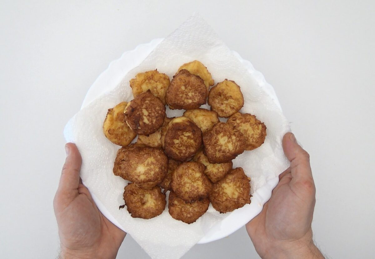 Buñuelos dulces fritos