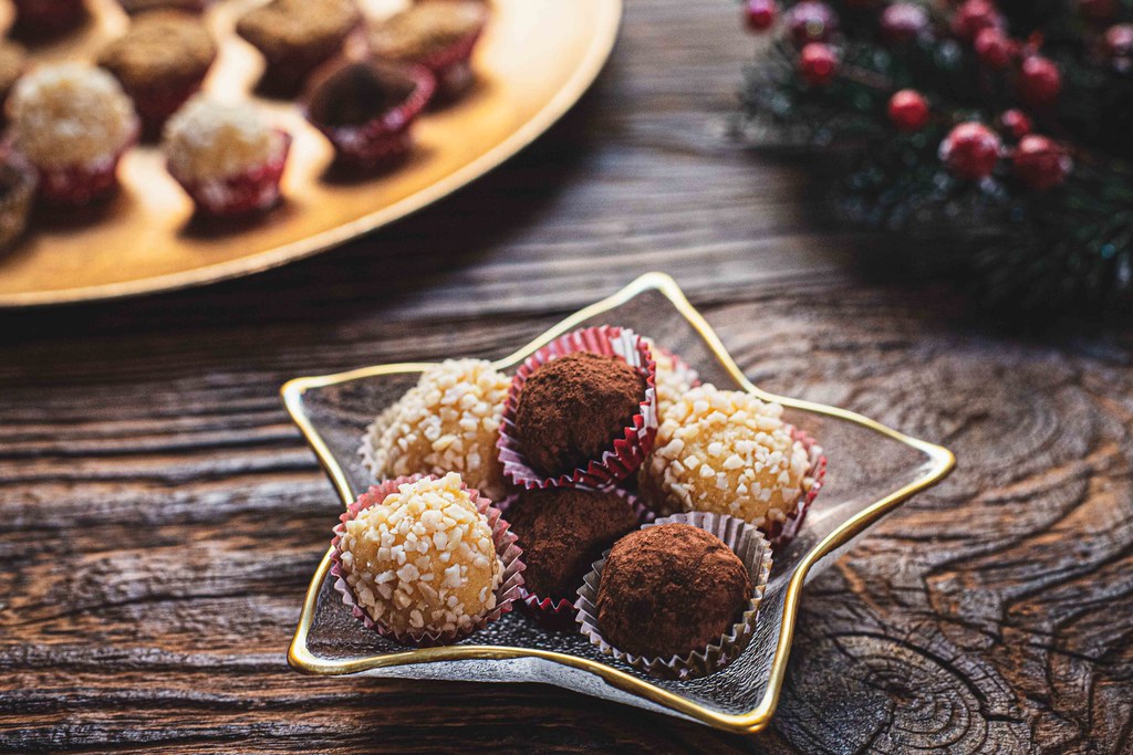 Trufas de sabores variadas. Dulce de leche, almendra y chocolate