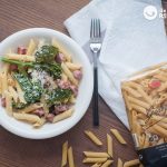 Pasta con brócoli, bimi y salchichas