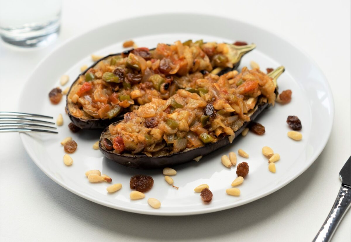 Berenjenas rellenas de verduras al estilo turco