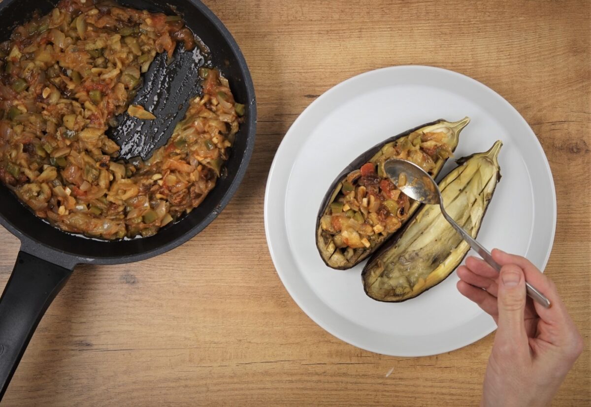 Berenjenas rellenas de verduras al estilo turco
