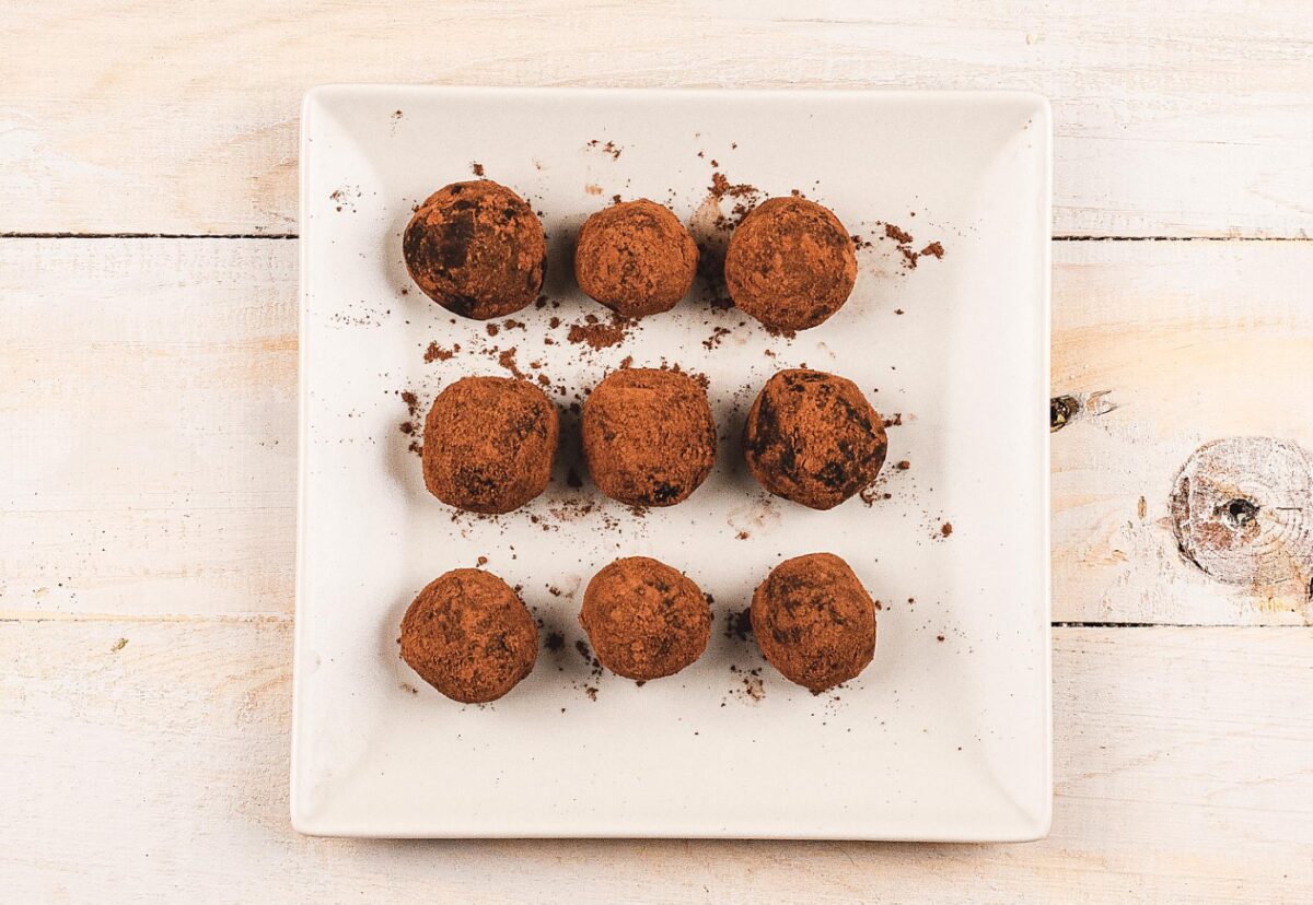 Trufas de sabores variadas. Dulce de leche, almendra y chocolate