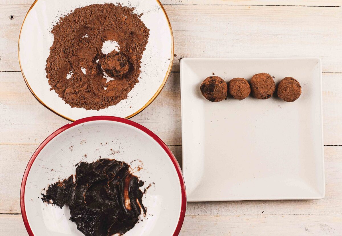 Trufas de sabores variadas. Dulce de leche, almendra y chocolate