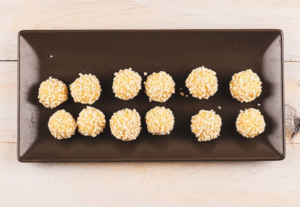 Trufas de sabores variadas. Dulce de leche, almendra y chocolate