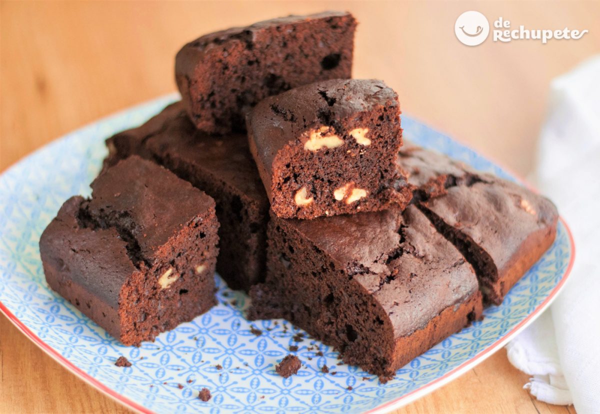 Bizcocho de chocolate con nueces estilo Brownie