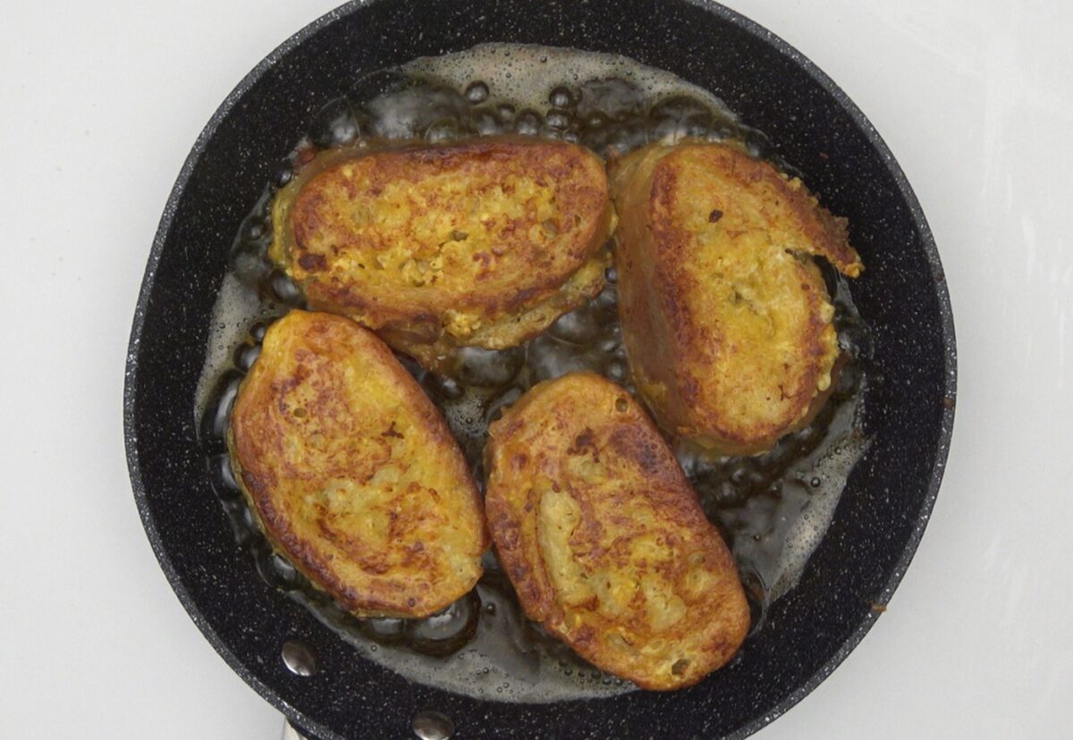 Torrijas rellenas de crema pastelera