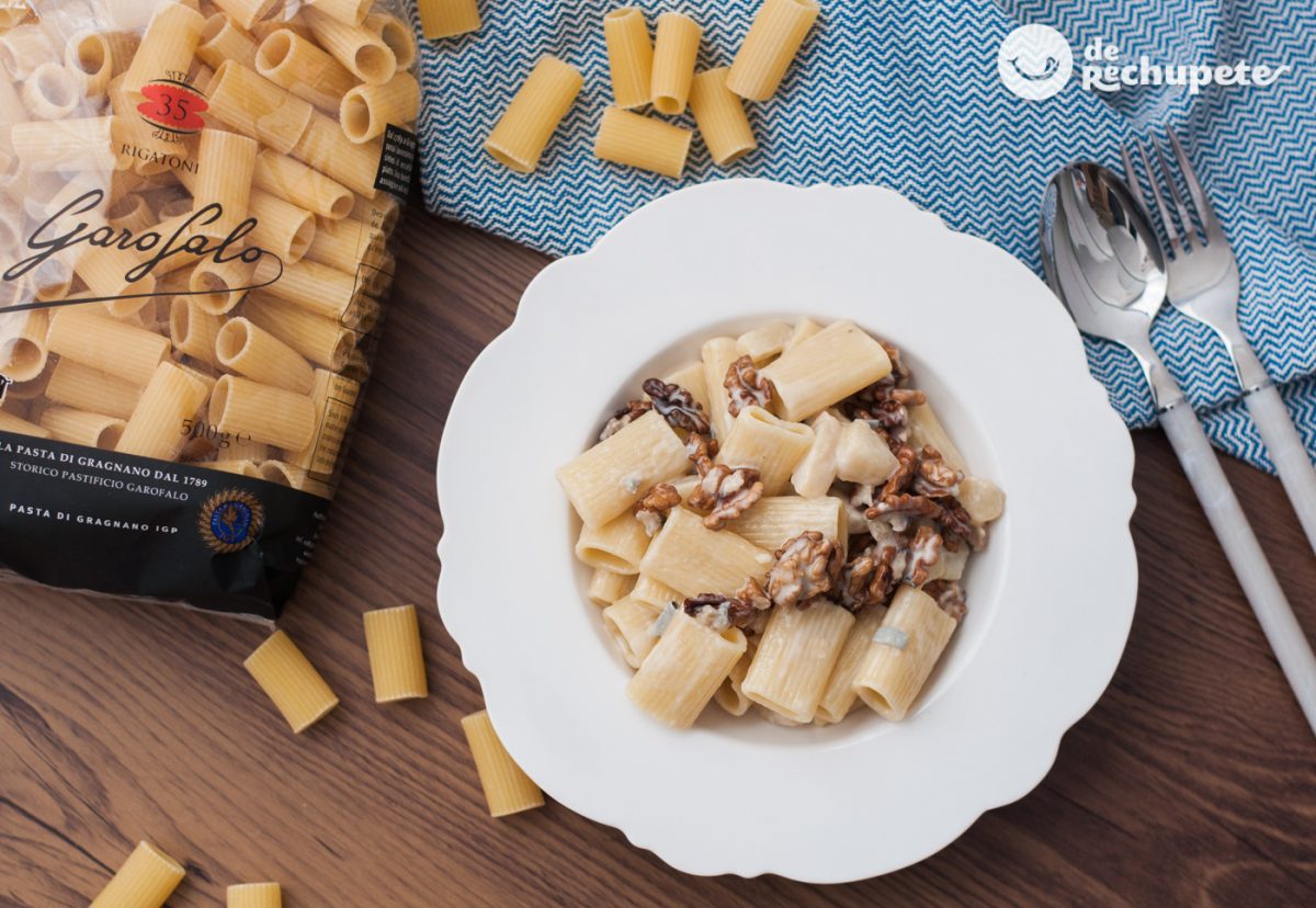 Pasta rigatoni con gorgonzola, peras y nueces
