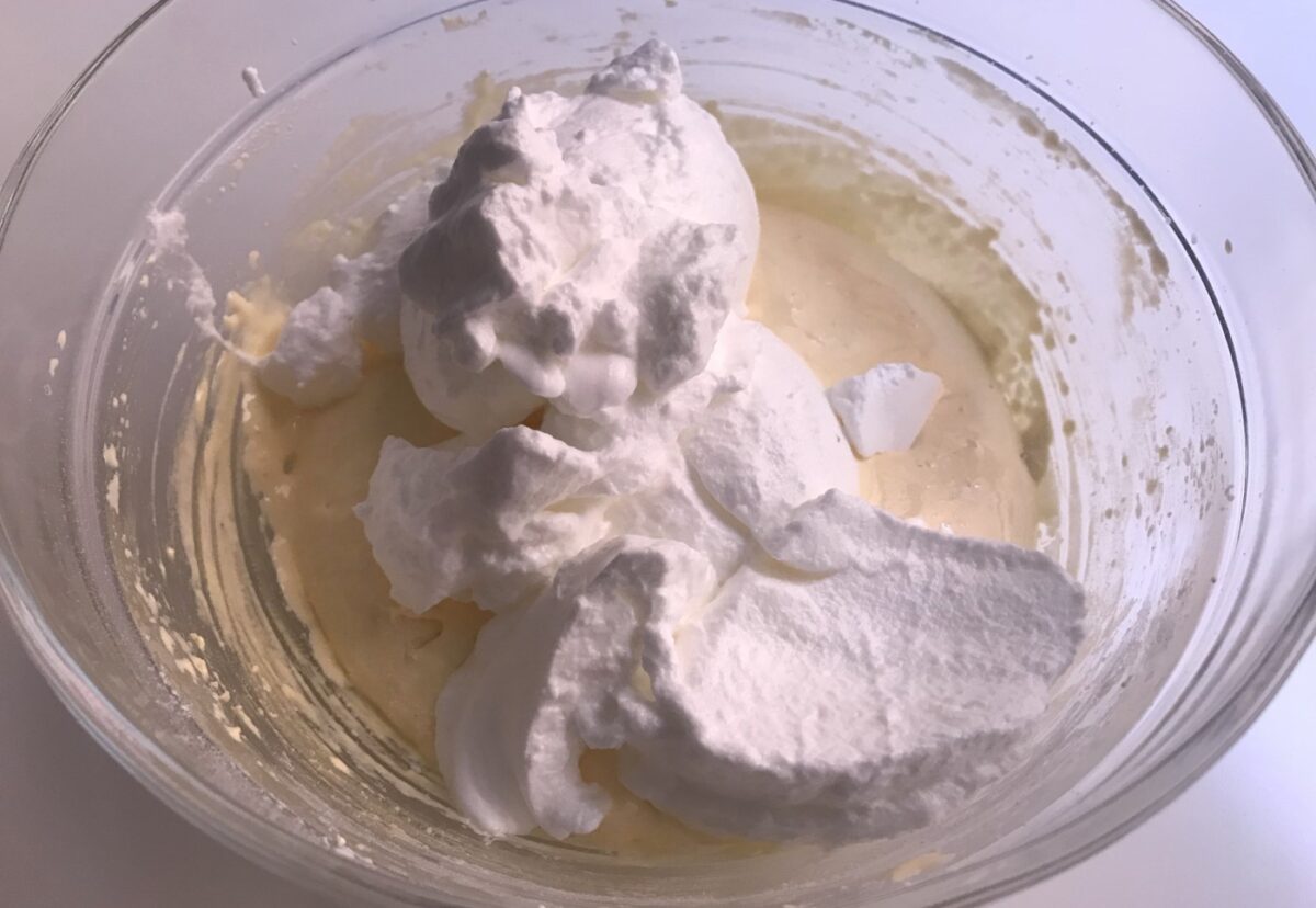 Bizcocho súper esponjoso con 3 ingredientes