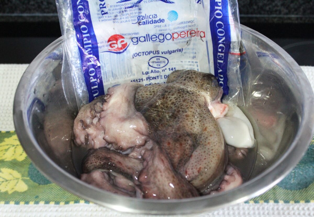 Guiso de pulpo y langostinos con patatas