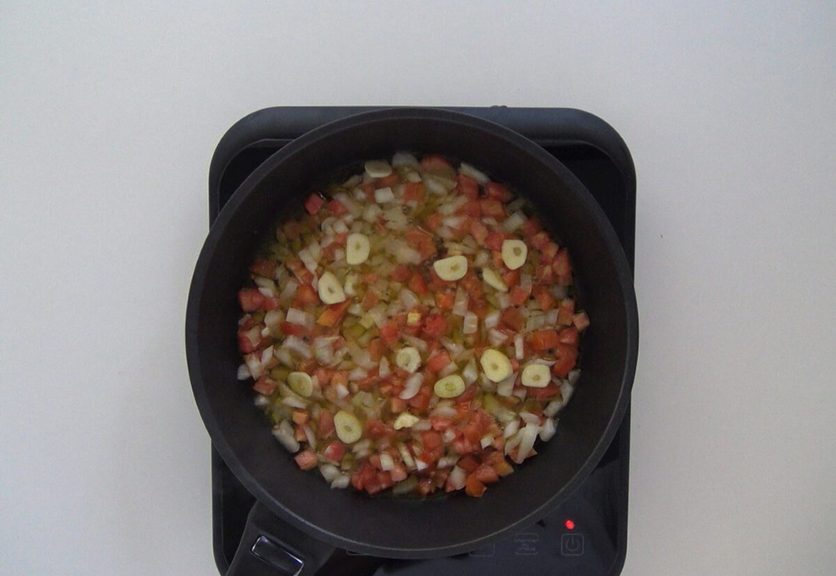 Guiso de pulpo y langostinos con patatas
