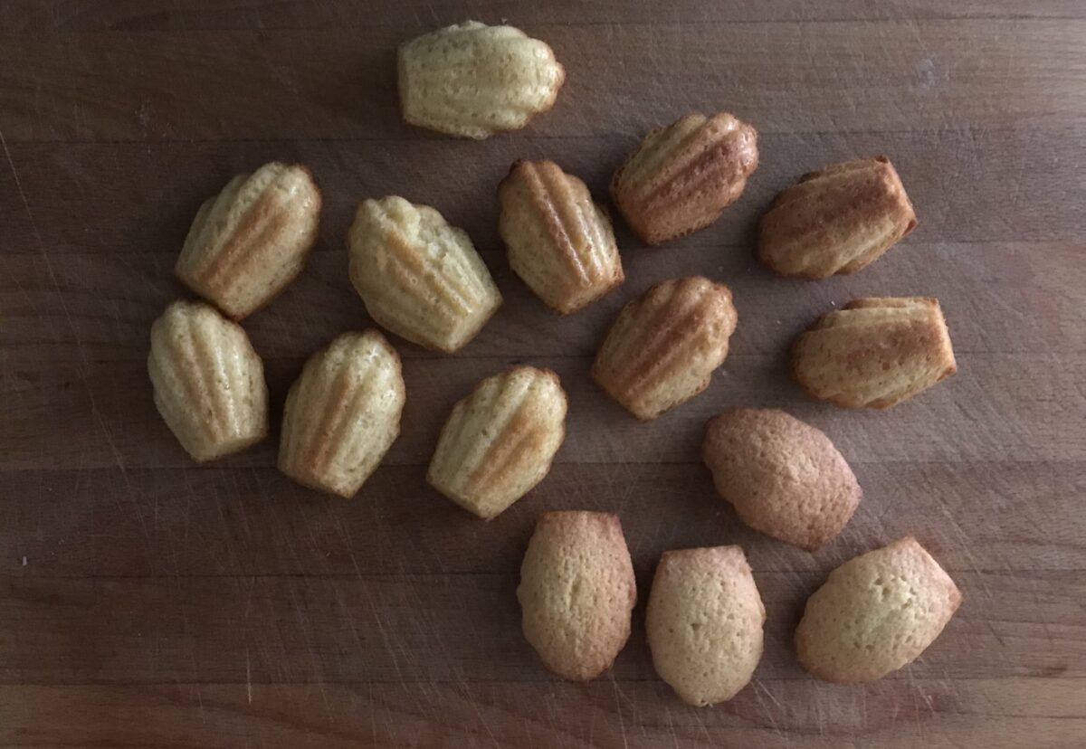 Magdalenas o madeleines francesas con chocolate