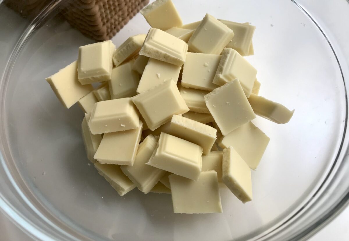 Tarta de galletas y chocolate blanco