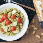 Ensalada de pasta con pesto de nueces. Radiatori con pesto