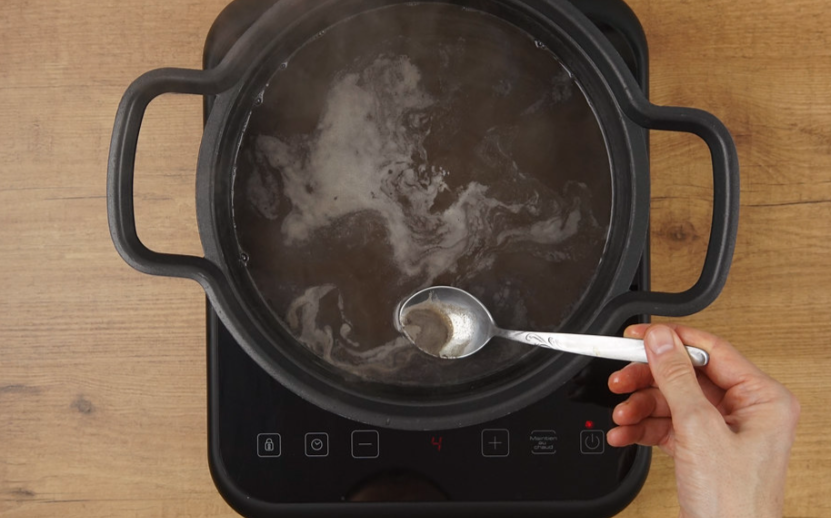 Pabellón criollo venezolano. Arroz con carne mechada y caraotas