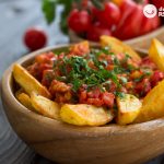 Patatas con salsa de tomate picante o brava