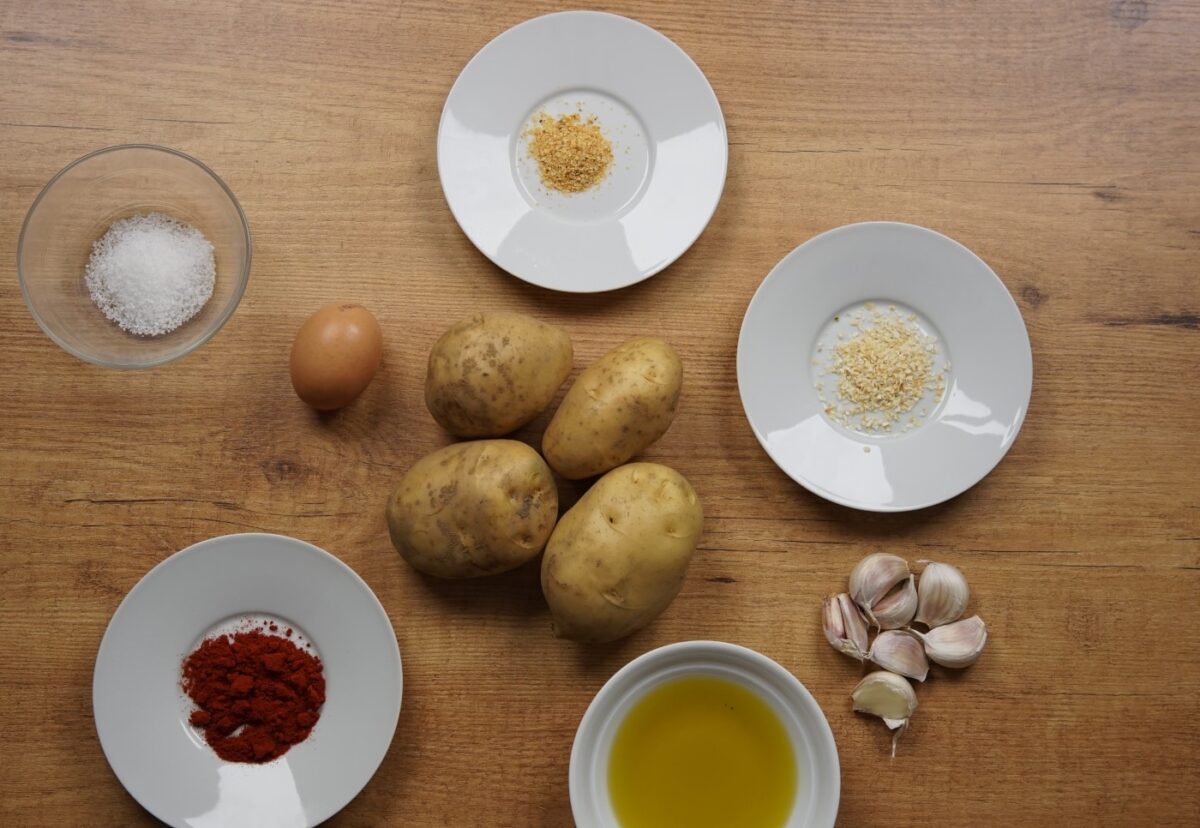 Cómo hacer las patatas bravas de moda con 2 salsas
