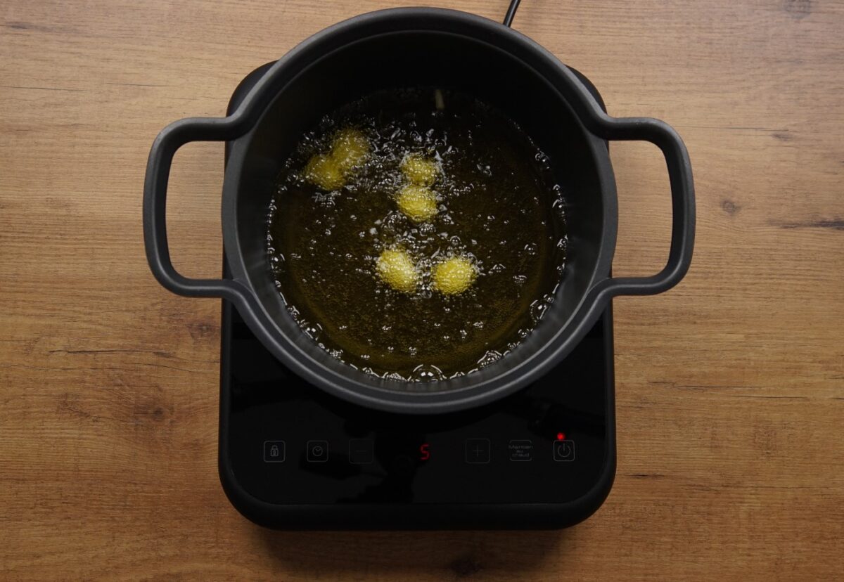 Cómo hacer las patatas bravas de moda con 2 salsas