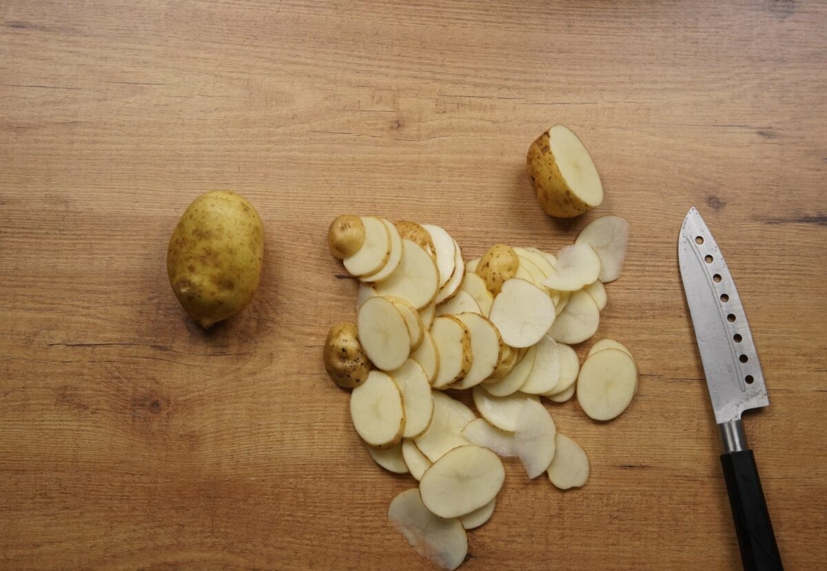 Cómo hacer las patatas bravas de moda con 2 salsas