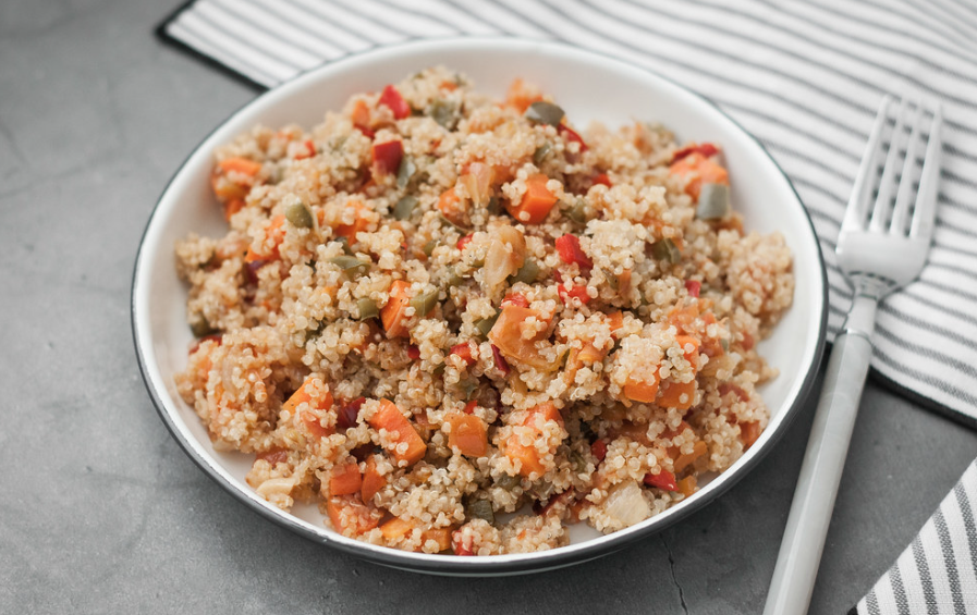 Quinoa con verduras. Receta súper fácil y saludable