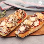 Tosta de gulas, pulpo y langostinos