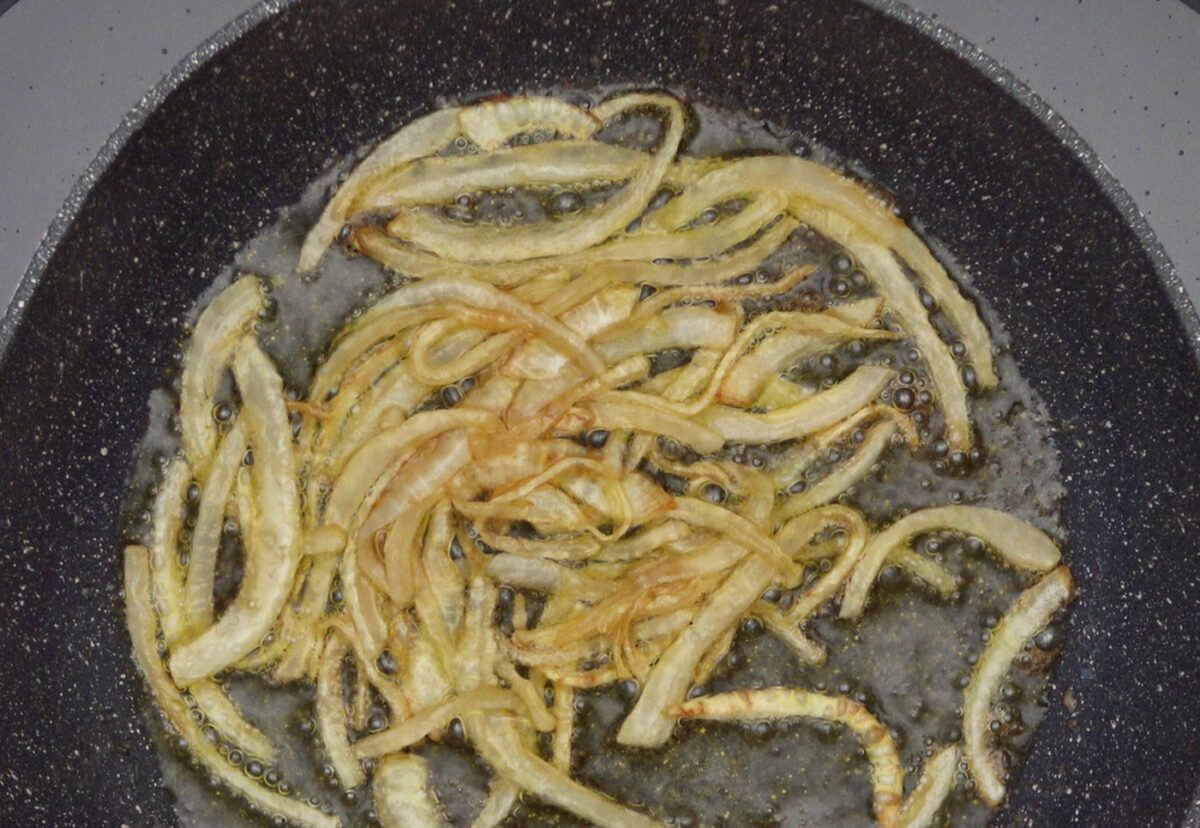 Tosta de gulas, pulpo y langostinos