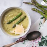 Crema suave de espárragos verdes, una receta rica en antioxidantes