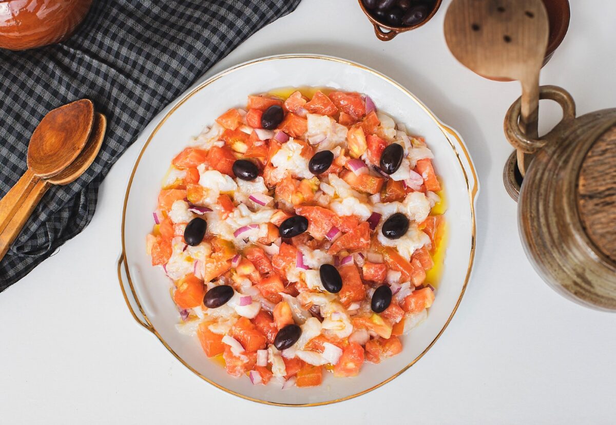 Esqueixada casera de bacalao. Receta catalana fácil y deliciosa