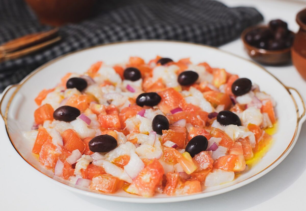 Esqueixada casera de bacalao. Receta catalana fácil y deliciosa