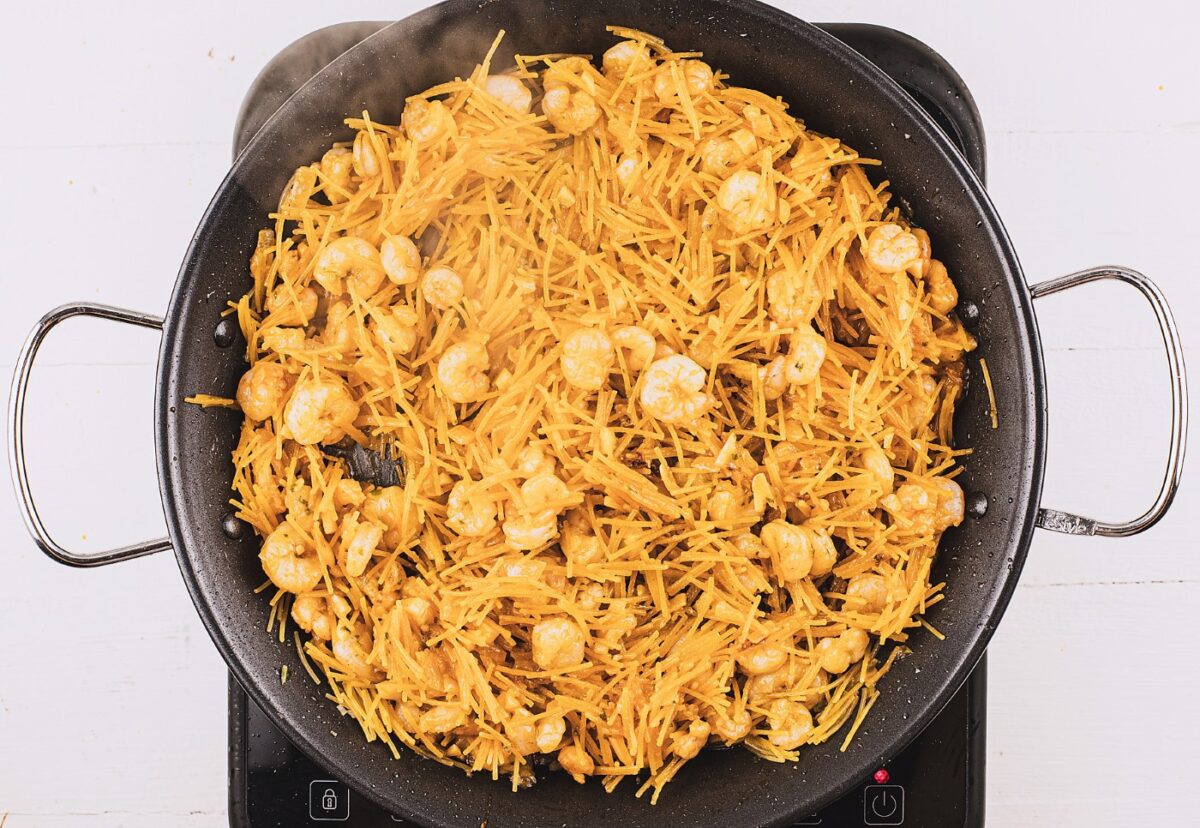 Fideuá de gambas. La deliciosa hermana pequeña de la tradicional fideuá
