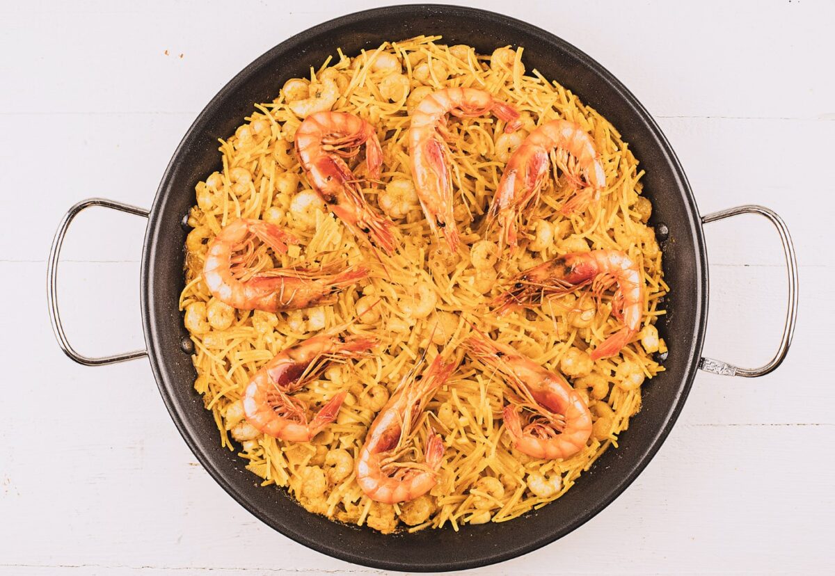 Fideuá de gambas. La deliciosa hermana pequeña de la tradicional fideuá