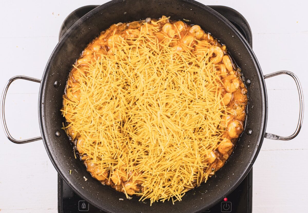 Fideuá de gambas. La deliciosa hermana pequeña de la tradicional fideuá