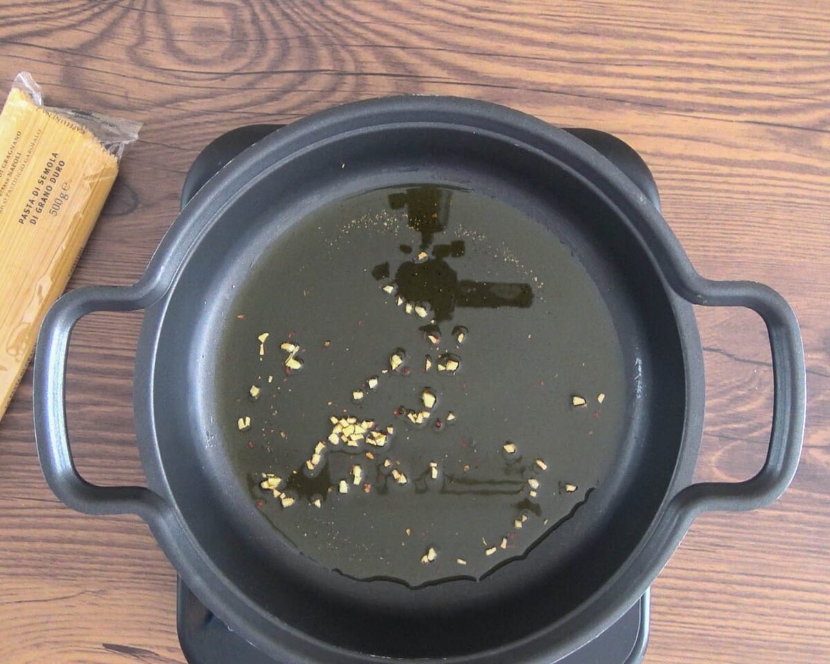 Pasta aglio, olio e peperonchino