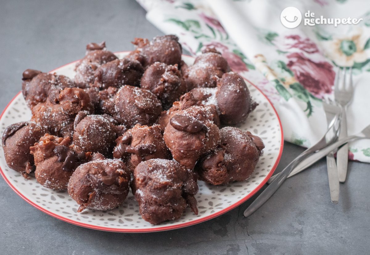 Buñuelos de chocolate rellenos de crema de chocolate