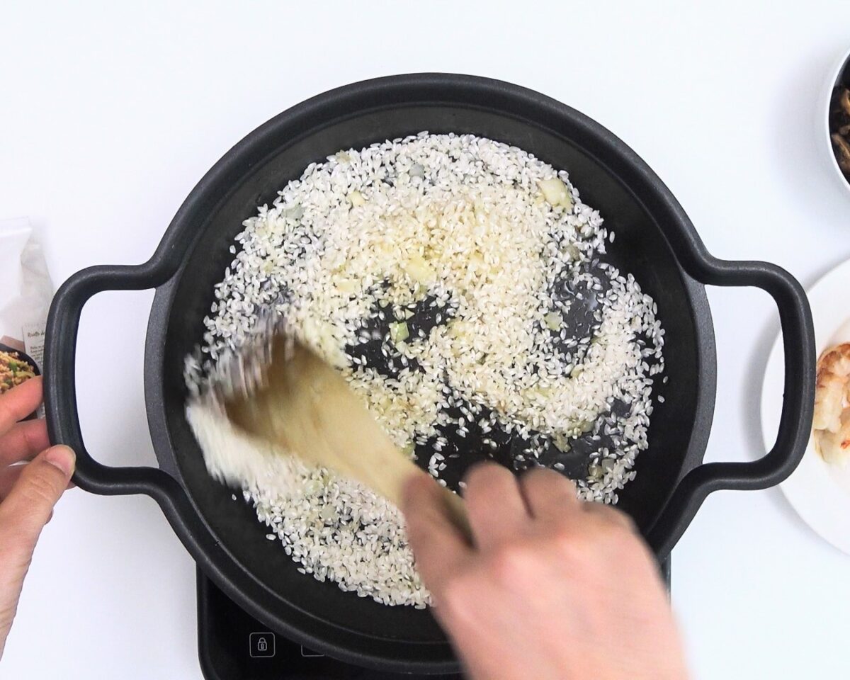 Risotto de setas y gambas. Receta casera para disfrutar del otoño