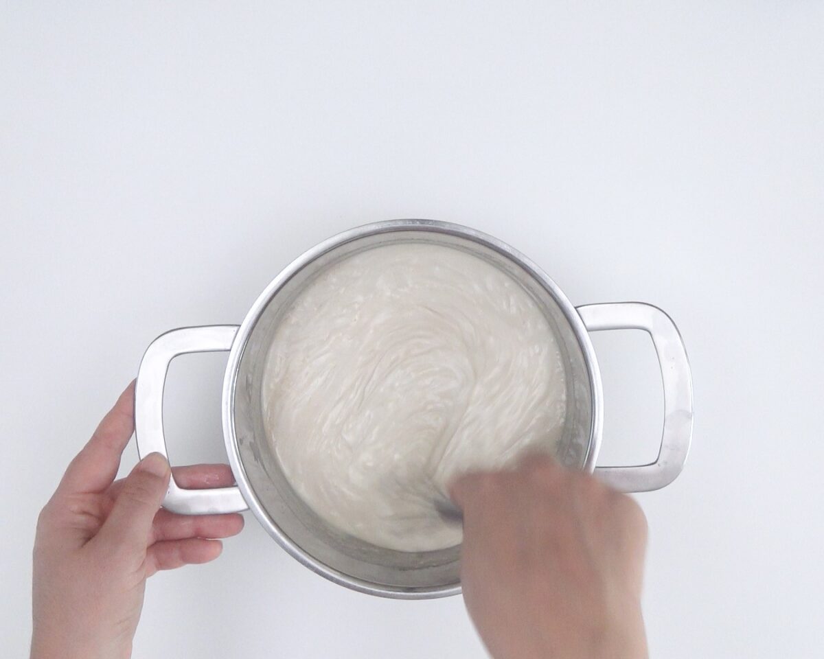 Cómo hacer vasitos de café y crema chantillí. Postre fácil y delicioso