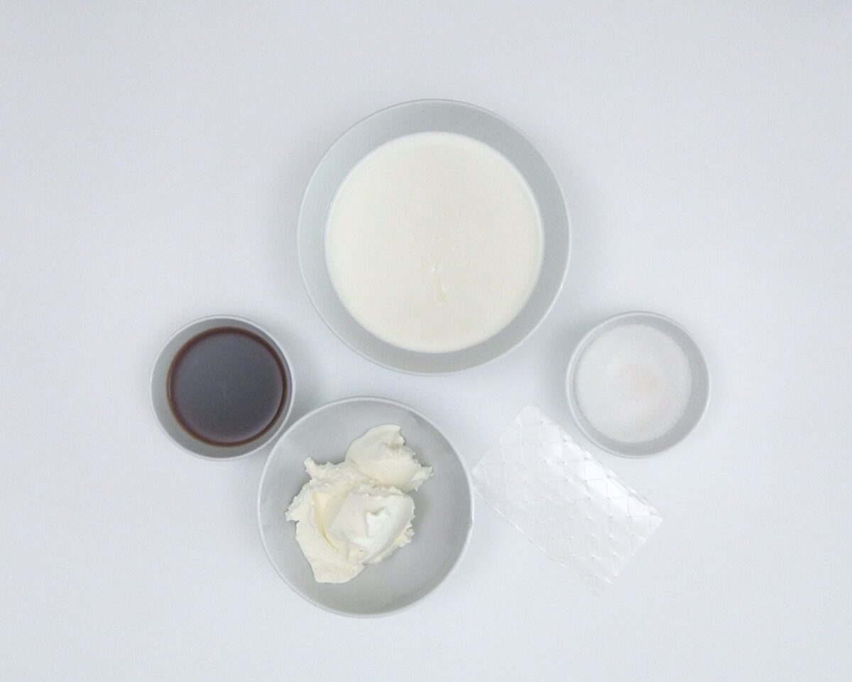 Cómo hacer vasitos de café y crema chantillí. Postre fácil y delicioso