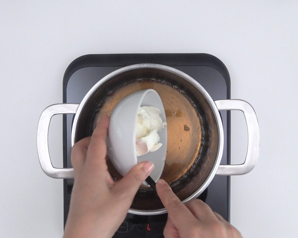 Cómo hacer vasitos de café y crema chantillí. Postre fácil y delicioso