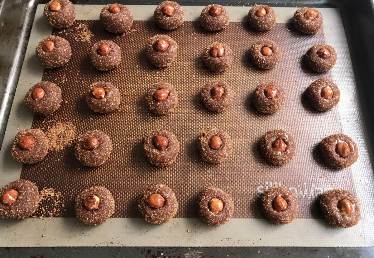Panellets de chocolate y avellanas. Pasión por el chocolate