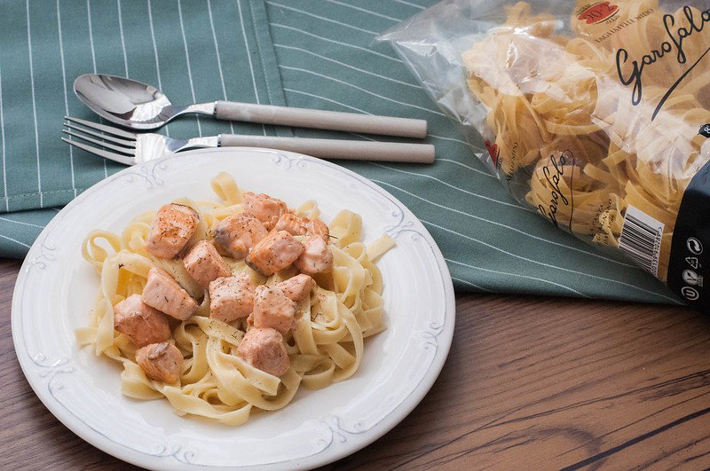 Tallarines o tagliatelle con salmón