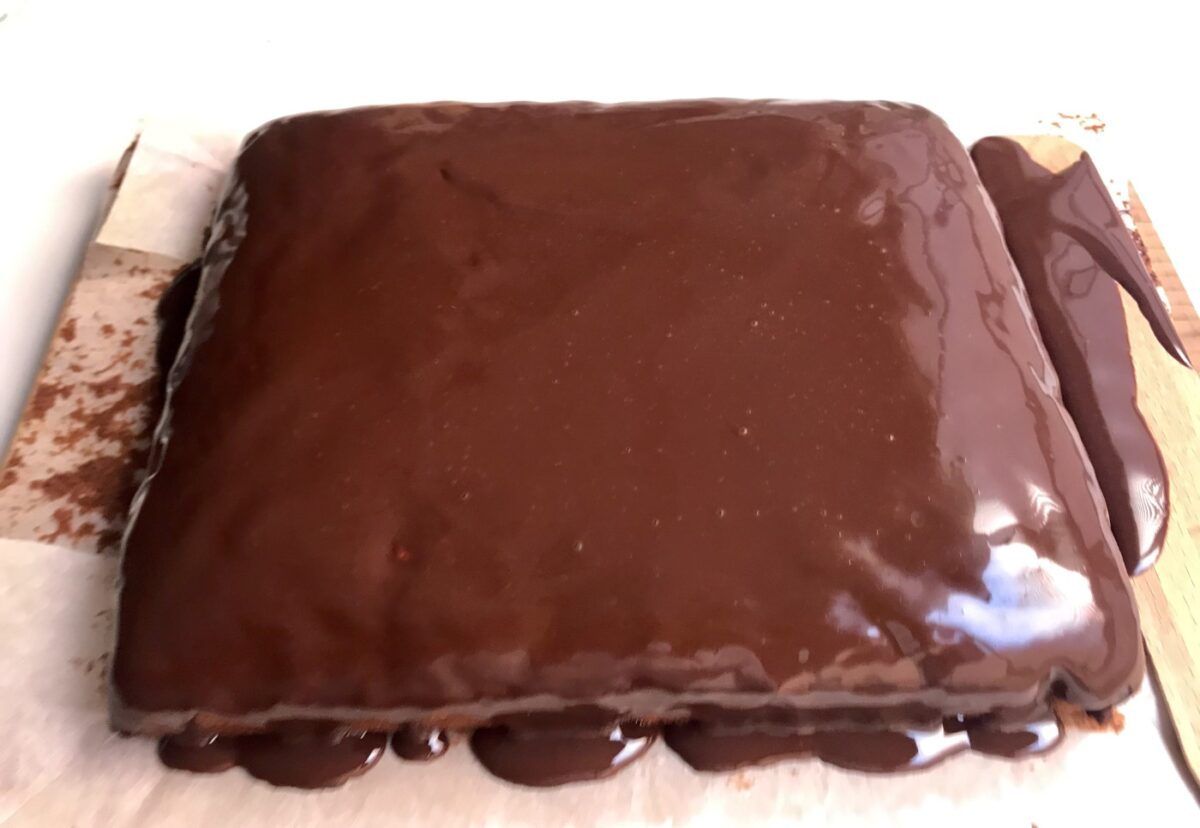 Tarta de chocolate cementerio para Halloween