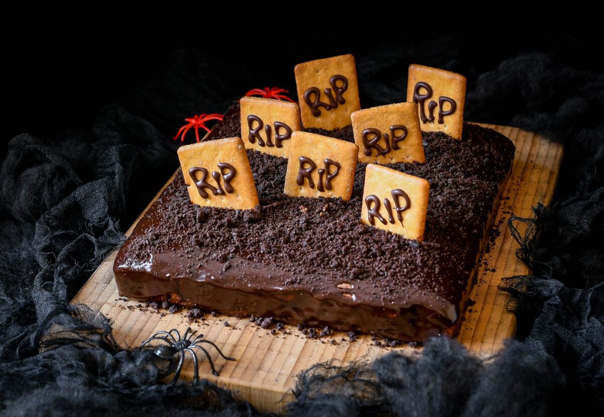 Tarta de chocolate cementerio para Halloween