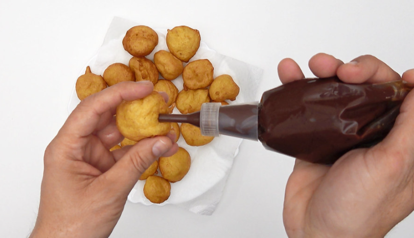 Buñuelos de calabaza rellenos de chocolate. Receta de Todos los Santos